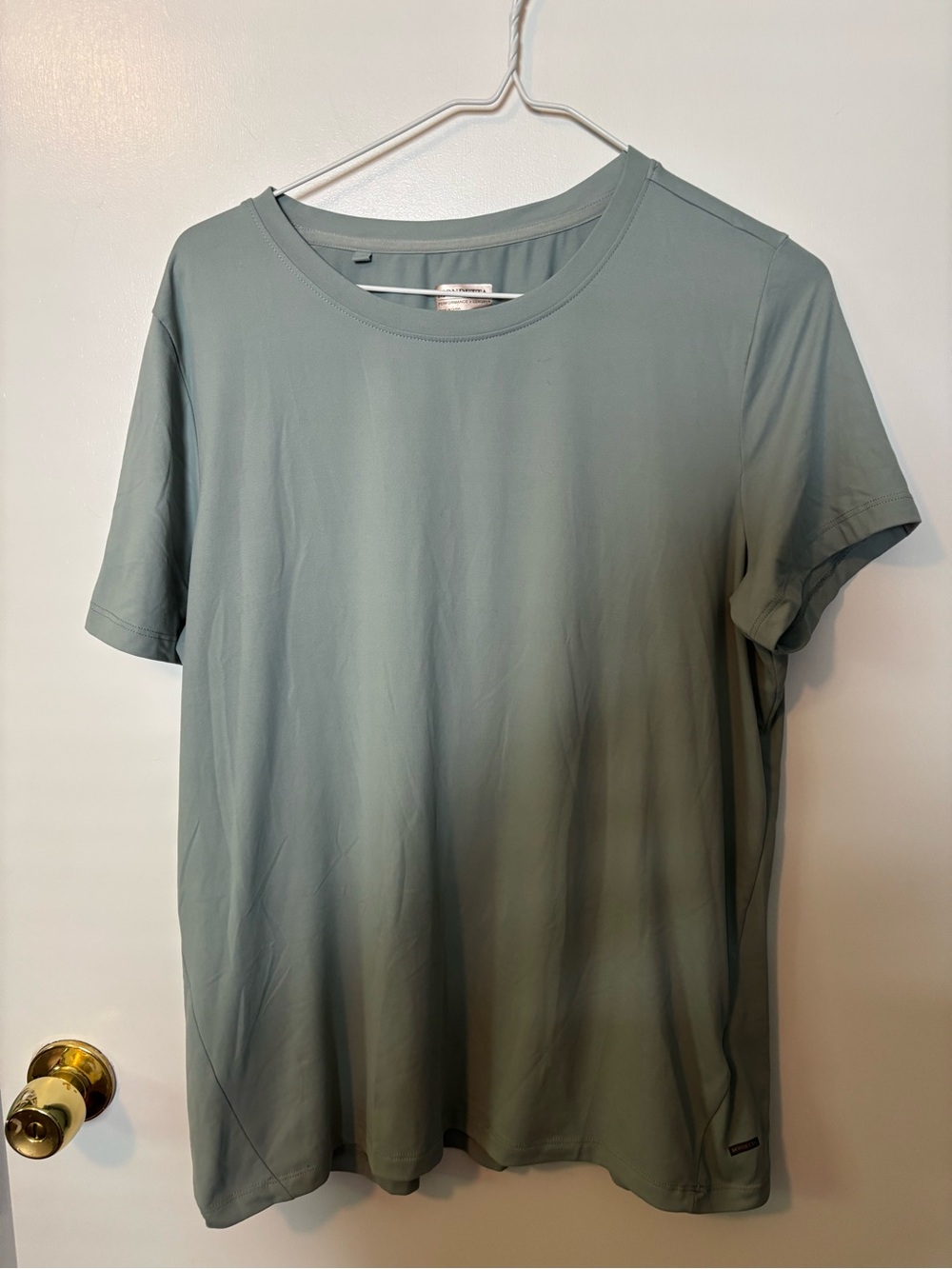 Casual Quiet Luxury Mondetta Sage Green Short Sleeve Performance Tee Men’s Large